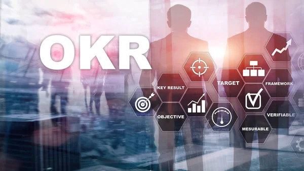OKR - objectief kernresultaatconcept. Gemengde media op een virtuele gestructureerd scherm. Projectbeheer. — Stockfoto