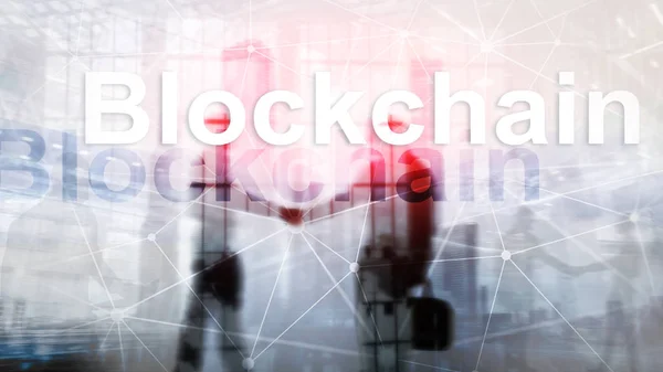 Affärsman i blockchain kryptovaluta koncept. Mixed media — Stockfoto