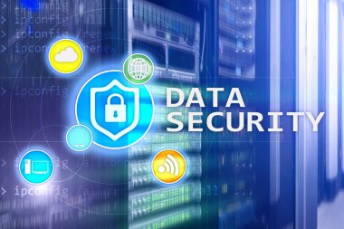 Veri güvenliği, siber suç önleme, dijital bilgi koruma. Kilit kutsal kişilerin resmi ve sunucu Oda arka plan.