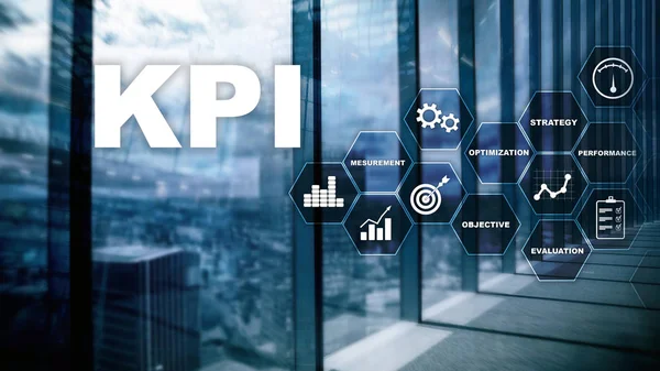 KPI - Βασικός δείκτης απόδοσης. Επιχειρηματική και τεχνολογική έννοια. Πολλαπλή έκθεση, ανάμεικτα μέσα. Χρηματοοικονομική έννοια σε θολή φόντο — Φωτογραφία Αρχείου