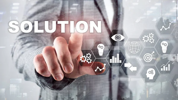 İş çözümleri, başarı ve strateji kavramı. Çözümlerle birlikte iş sürecinin sanal diyagramının yapılandırılması.