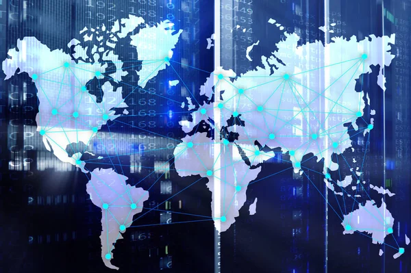 Concepto de Internet y telecomunicaciones con mapa del mundo en el fondo de la sala de servidores — Foto de Stock