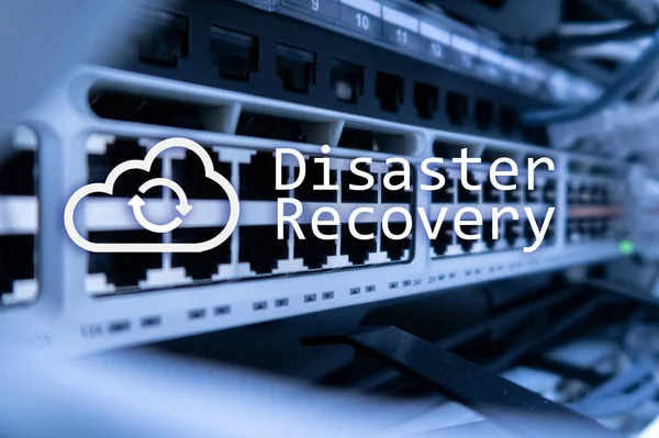 Recuperación de Isaster. Prevención de pérdida de datos. Sala de servidores en segundo plano —  Fotos de Stock