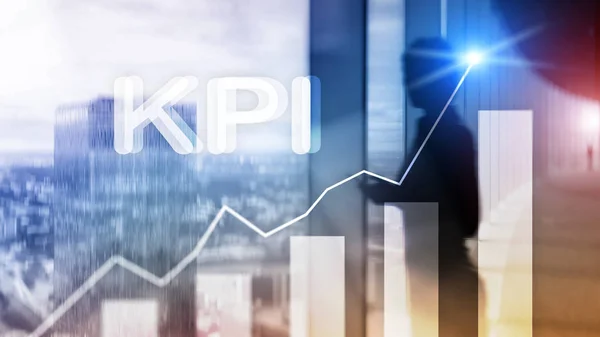 KPI - Key Performance Indicator. Geschäfts- und Technologiekonzept. Mehrfachbelichtung, gemischte Medien. Finanzkonzept vor verschwommenem Hintergrund — Stockfoto