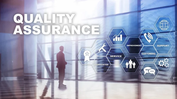 Das Konzept der Qualitätssicherung und Auswirkungen auf Unternehmen. Qualitätskontrolle. Dienstleistungsgarantie. Gemischte Medien — Stockfoto