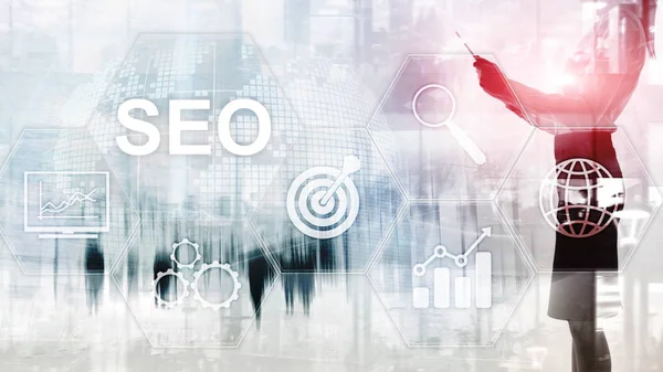 SEO: optimización de motores de búsqueda, marketing digital y concepto de tecnología de Internet en un fondo borroso — Foto de Stock