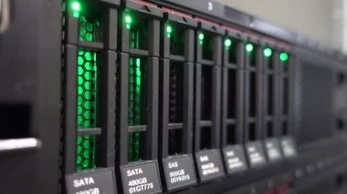 Küme sunucu veri odası. HDD sata datacenter. Kavram 3