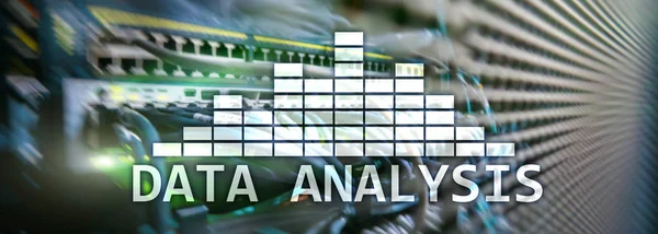 Teks analisis data besar pada latar belakang ruang server. Konsep teknologi modern dan Internet — Stok Foto