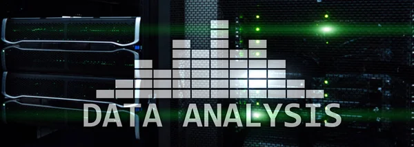 Teks analisis data besar pada latar belakang ruang server. Konsep teknologi modern dan Internet — Stok Foto