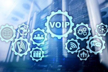 Sunucu odasının bulanık arkaplanlı IP üzerinden ses kaydı ekranda. İnternet Protokolü Üzerindeki Ses Konsepti.
