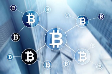 Bulanık gökdelenler arka plan üzerinde Bitcoin cryptocurrency ve blockchain teknoloji kavramı.
