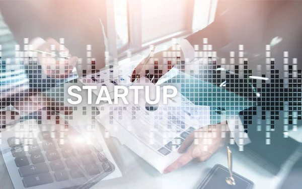 Succesvol teamwork en Business Startup concept. Inscriptie op het scherm: opstarten. Business wereldeconomie. — Stockfoto