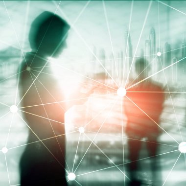 Bulanık gökdelenlerin arkaplanındaki engelleme ağı. Finansal teknoloji ve iletişim konsepti.