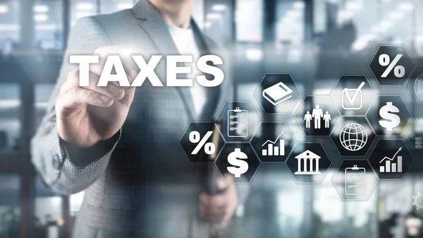 Pojęcie podatków płaconych przez osoby fizyczne i korporacje, takie jak kadzie, podatek dochodowy i podatek majątkowy. Zapłata podatku. Podatki państwowe. Deklaracja podatkowa — Zdjęcie stockowe