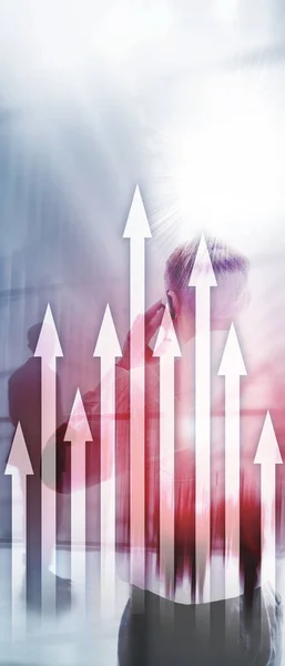 Вертикальний панорамний банер. Стрілка вгору графік на хмарочос фону. Розвитку та концепції фінансового зростання. — стокове фото