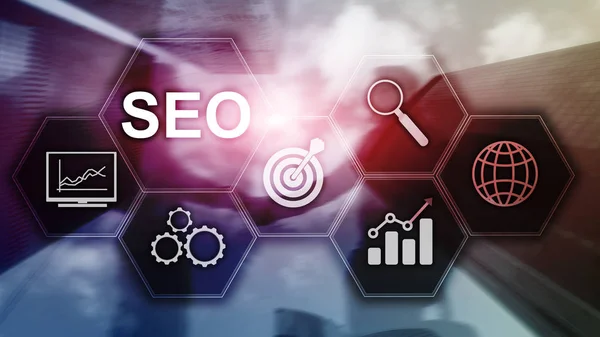 SEO -背景にぼやけた上で検索エンジンの最適化、デジタルマーケティングやインターネット技術の概念. — ストック写真