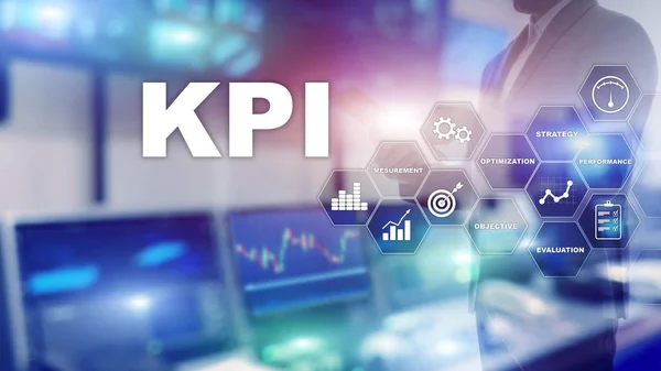 KPI - ключевой индикатор производительности. Бизнес и технологическая концепция. Многократное воздействие, смешанные среды. Финансовая концепция на размытом фоне. — стоковое фото