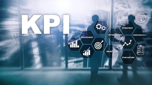 KPI - Βασικός δείκτης απόδοσης. Επιχειρηματική και τεχνολογική έννοια. Πολλαπλή έκθεση, ανάμεικτα μέσα. Χρηματοοικονομική έννοια σε θολή φόντο. — Φωτογραφία Αρχείου