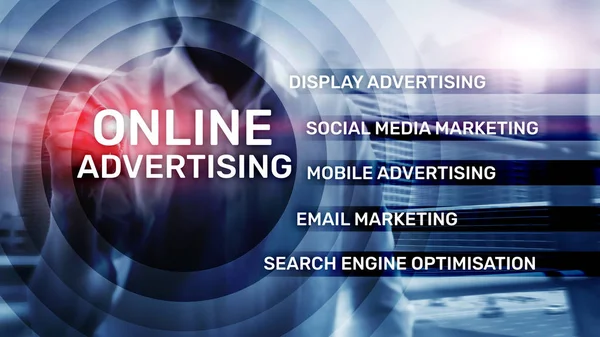 Publicidade online, Marketing digital. Conceito de negócios e finanças na tela virtual . — Fotografia de Stock