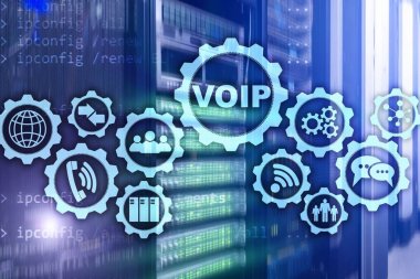 Sunucu odasının bulanık arkaplanlı IP üzerinden ses kaydı ekranda. İnternet Protokolü Üzerindeki Ses Konsepti.