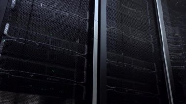 Süper. Sunucu odası veri merkezi ile çalışan sunucu rafları