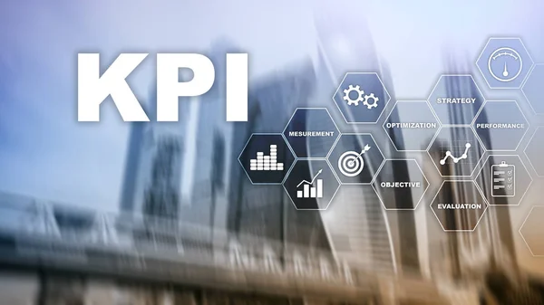 KPI - Βασικός δείκτης απόδοσης. Επιχειρηματική και τεχνολογική έννοια. Πολλαπλή έκθεση, ανάμεικτα μέσα. Χρηματοοικονομική έννοια σε θολή φόντο — Φωτογραφία Αρχείου