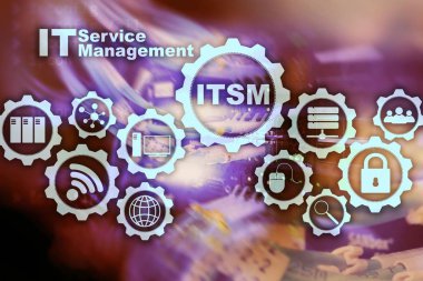 ITSM. IT Servis Yönetimi. Süper bilgisayar arka planında bilgi teknolojisi yönetimi kavramı