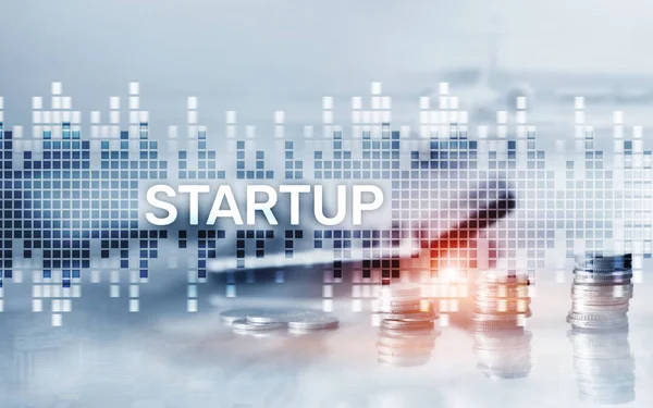 Framgångs rikt teamwork och start koncept för företag. Inskription på skärmen: startup. Affärs världen ekonomi. — Stockfoto