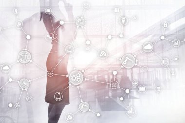 Sanal ekranda teknoloji endüstriyel iş akışı organizasyon yapısı. IOT akıllı endüstri konsepti karışık medya diyagramı