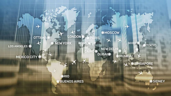 Global Aviation Resumen Antecedentes con planos y nombres de ciudades en un mapa. Concepto de transporte de viajes de negocios — Foto de Stock