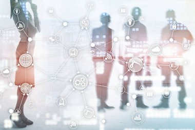 Sanal ekranda teknoloji endüstriyel iş akışı organizasyon yapısı. IOT akıllı endüstri konsepti karışık medya diyagramı.