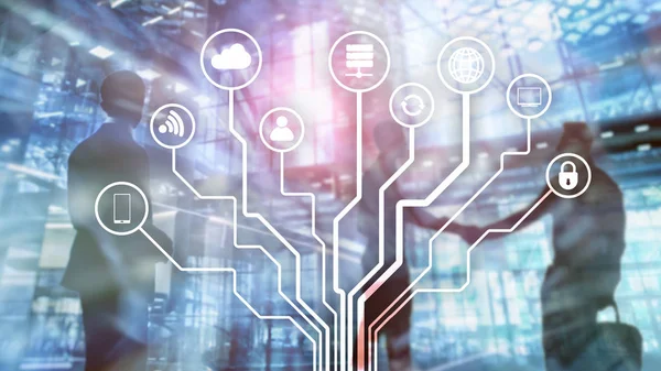 Concepto de telecomunicaciones e IOT en el fondo borroso del centro de negocios —  Fotos de Stock