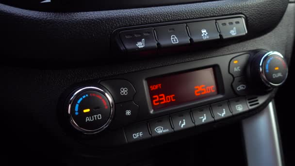 Adjustment of climate control in the car. 27 degree selection — Stock Video