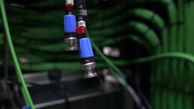 Kablolu televizyon sistemi. Telekom ağı üs istasyonu. Telekomünikasyon direği televizyon direği..
