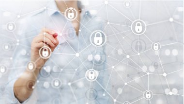 Siber güvenlik, bilgi gizliliği, modern sunucu odası arka planında veri koruma kavramı. İnternet ve dijital teknoloji kavramı.