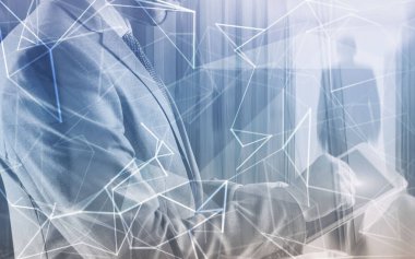 Ağ internet iletişimi kavramı. Üç boyutlu çizgi. Sunucu odasında mühendis var..