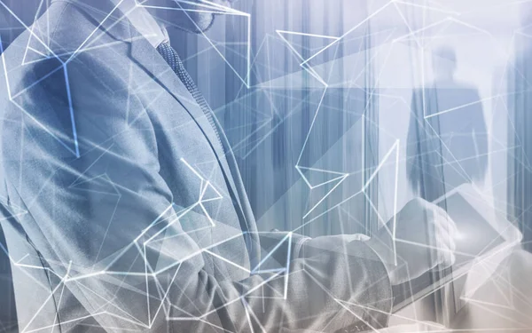 Ağ internet iletişimi kavramı. Üç boyutlu çizgi. Sunucu odasında mühendis var..