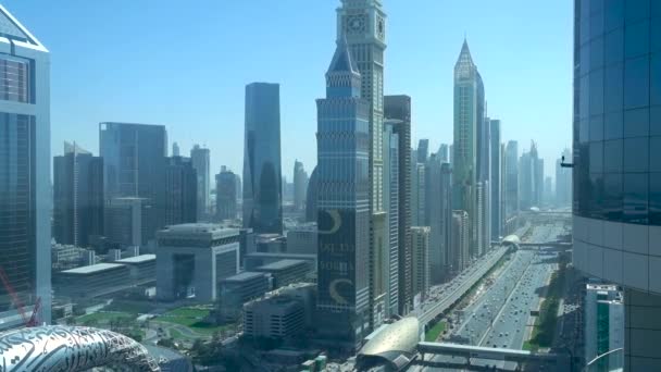 DUBAI, VAE - 10 maart 2020: Dubai Highway. Hoofdartikel. — Stockvideo