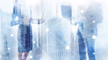 Bulanık gökdelenlerin arkaplanındaki engelleme ağı. Finansal teknoloji ve iletişim konsepti.