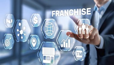 İş konsepti 2021 Franchise. İşadamı bayiliği seçiyor..