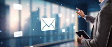 E- posta bağlantıları dijital konsept. E- posta gönderiliyor ve alınıyor.