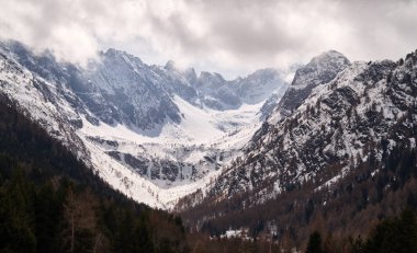 Dağlar Alps panorama, yakındaki kasaba Ponte di legno, İtalya