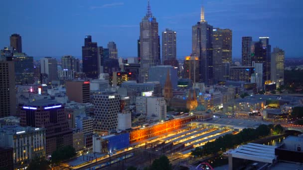 Melbourne Australië Maart 2018 Verlichte Lichten Van Flinders Street Station — Stockvideo