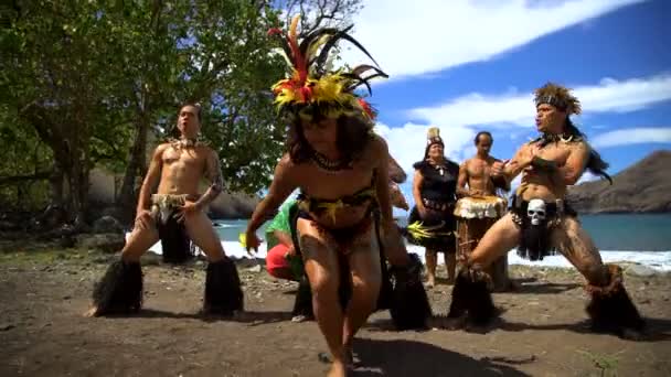 Marquesas Paraíso Pacífico Sur Grupo Masculino Femenino Realizando Una Danza — Vídeos de Stock