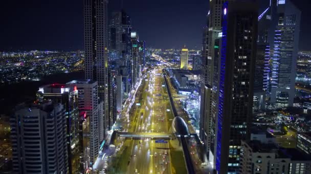 Vista Aérea Nocturna Sheikh Zayed Carretera Iluminada Ciudad Skyline Rascacielos — Vídeos de Stock