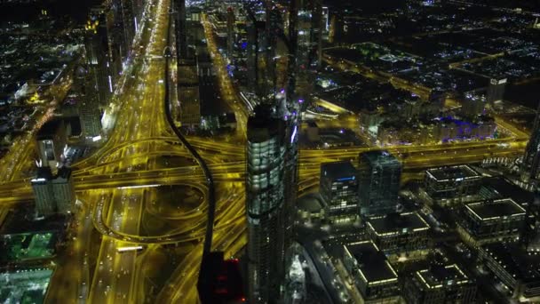 Luchtfoto Verlichte Nacht Weergave Overhead Van Dubai Junction Condominium Bouw — Stockvideo