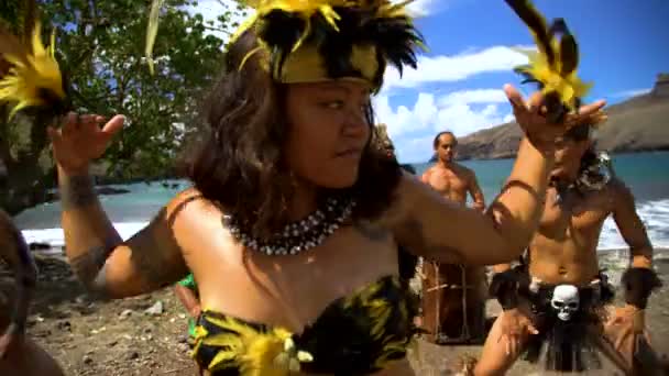 Polynéský Ptačí Tanec Provádí Nativní Marquesan Mužské Ženské Skupiny Pláži — Stock video