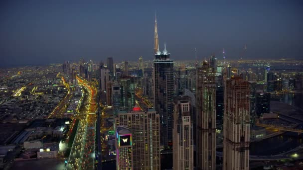 Dubai Marzo 2018 Noche Aérea Iluminada Vista Ciudad Burj Khalifa — Vídeos de Stock