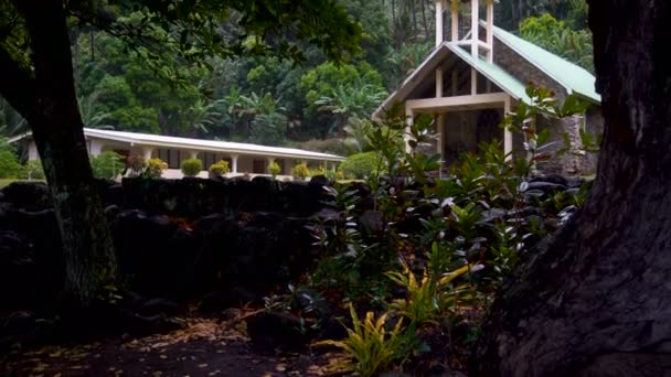Revele Edifício Igreja Vaitahu Remoto Ilha Tahuata Nas Marquesas Paraíso — Vídeo de Stock