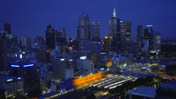 Melbourne Austrálie Březen 2018 Flinders Street Nádražních Stanicích Osvětlené Noci — Stock video